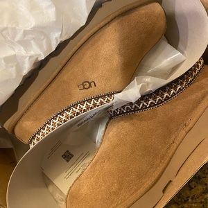 Brand New Big Kids Tasman II Slippers - Size 4